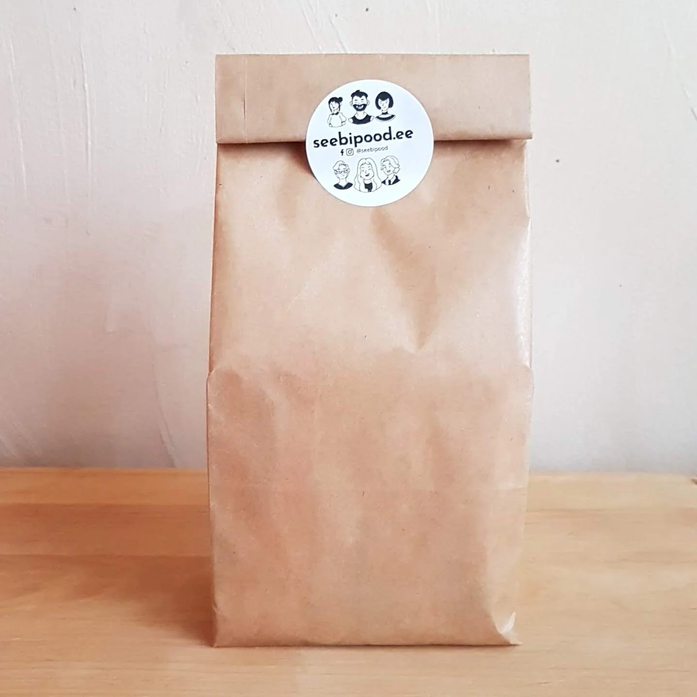 Sangadeta paberkott 1 Sangadeta pruun paberkott