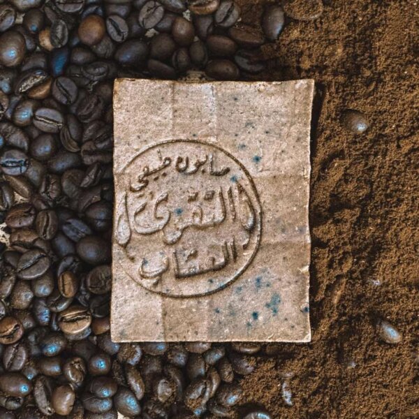 Zhenobya Aleppo seep kohviga taustal kohivoad ja kohvipulber